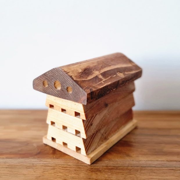 casetta di legno per api solitarie piccola